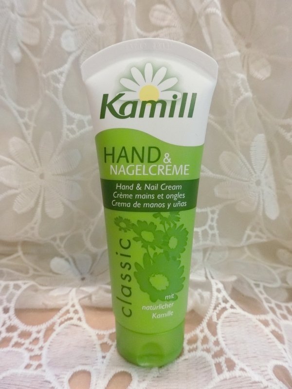 來自德國好好用的”Kamill卡蜜兒洋甘菊經典護手霜~讓我冬天雙手不再粗糙乾裂長細紋嘍!