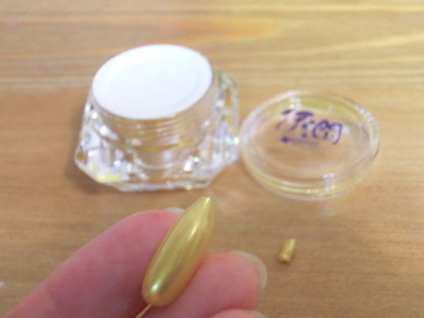 伊潤月見滋養防護菁華~針對常做指甲彩繪的朋友,修護指甲指緣一級棒喔!讓我的爛指甲和乾燥指緣起死回生的好產品!