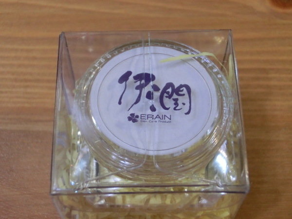 伊潤月見滋養防護菁華~針對常做指甲彩繪的朋友,修護指甲指緣一級棒喔!讓我的爛指甲和乾燥指緣起死回生的好產品!
