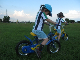 引用~幼兒快速學會兩輪腳踏車(4 ys)