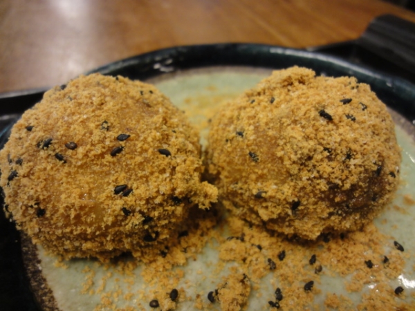 (美食 台北 石牌站) 水龜伯古早味 ~ 暖呼呼的燒麻糬來囉