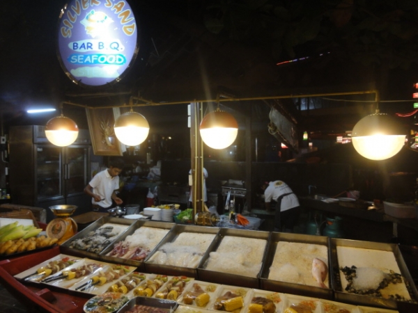 (美食 泰國 沙美島) Silversand Restarant ~ "躺"在沙灘上嗑海鮮