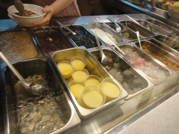 (美食 台北 石牌站) 水龜伯古早味 ~ 暖呼呼的燒麻糬來囉