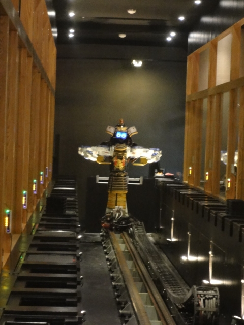 (美食 泰國) HAJIME ROBOT RESTAURANT ~ 驚! 全球首間機器人餐廳!