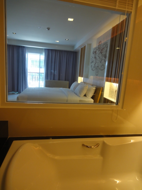 (住宿 泰國 芭堤雅) Welcome World Beach Resort & Spa (房間早餐篇) ~ 無敵泳池夕陽美景度假村