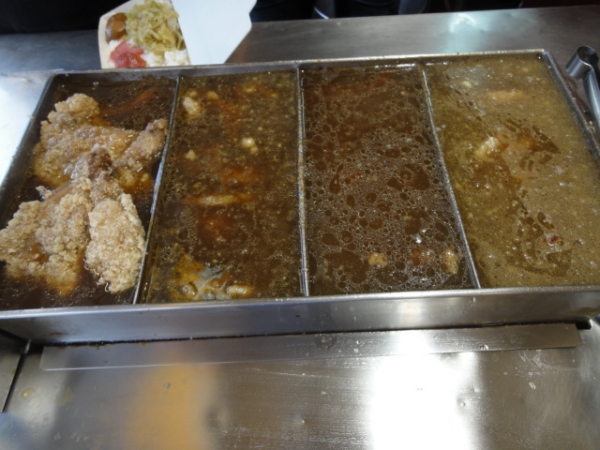(美食 屏東市) 屏東觀光夜市 ~ 必吃獨門豬頭飯 + 情人果冰創始店