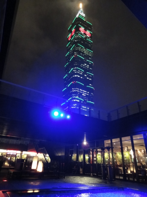 (美食 ~ 台北 市政府站) RAMA ~ 賞101信義區夜景泰式餐廳