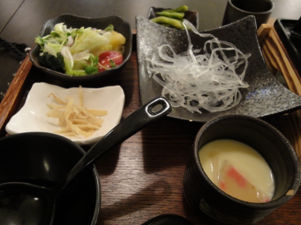 (美食 ~ 台北 小巨蛋商圈) 花見日本料理 ~ 5折便宜 味道卻平平的壽喜燒定食