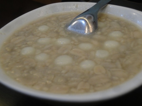 (美食 台北 雙連站) 雙連圓仔湯 ~ 必吃"燒麻糬"
