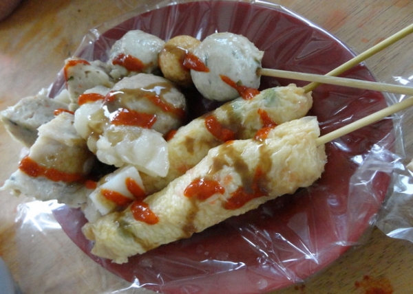 (美食~高雄)黑仕香腸-讓老闆烤不停的酒香香腸