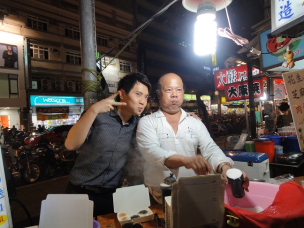 (美食 高雄) 逛瑞豐夜市必吃大公開 ~ 驚見"功夫"火雲邪神!!!