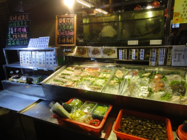 (美食 台南市) 夏林海鮮炭燒 ~ 好呷ㄟ半露天炭燒啤酒屋!