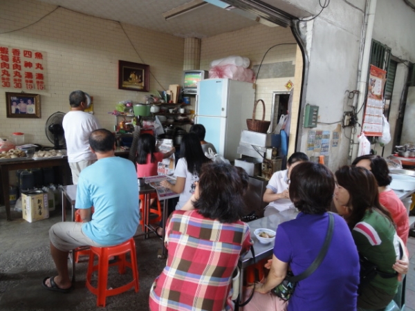 (美食 屏東) 72年東港正宗肉丸 ~ 第二市場超便宜銅板小吃