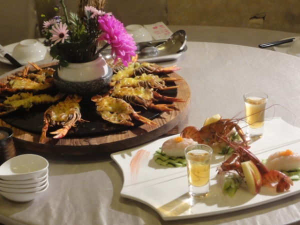 (美食 屏東市) 喜久日本餐廳 ~ 可以吃到整隻龍蝦, 蝦膏味道超濃的味噌湯!