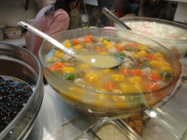 (美食 台北 石牌站) 水龜伯古早味 ~ 暖呼呼的燒麻糬來囉