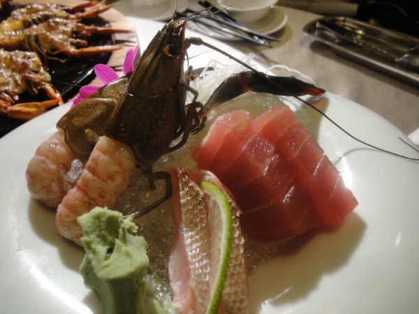(美食 屏東市) 喜久日本餐廳 ~ 可以吃到整隻龍蝦, 蝦膏味道超濃的味噌湯!