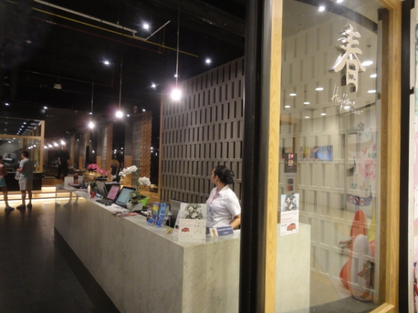 (美食 泰國) HAJIME ROBOT RESTAURANT ~ 驚! 全球首間機器人餐廳!