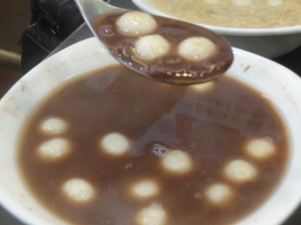 (美食 台北 雙連站) 雙連圓仔湯 ~ 必吃"燒麻糬"