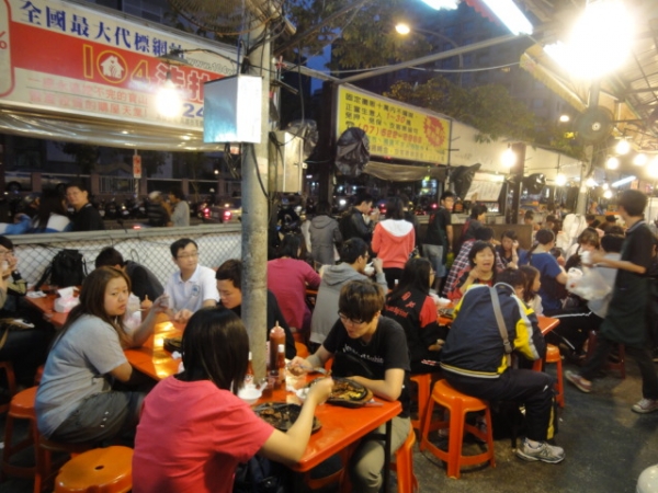 (美食 高雄) 逛瑞豐夜市必吃大公開 ~ 驚見"功夫"火雲邪神!!!