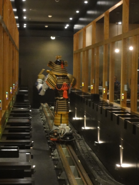 (美食 泰國) HAJIME ROBOT RESTAURANT ~ 驚! 全球首間機器人餐廳!