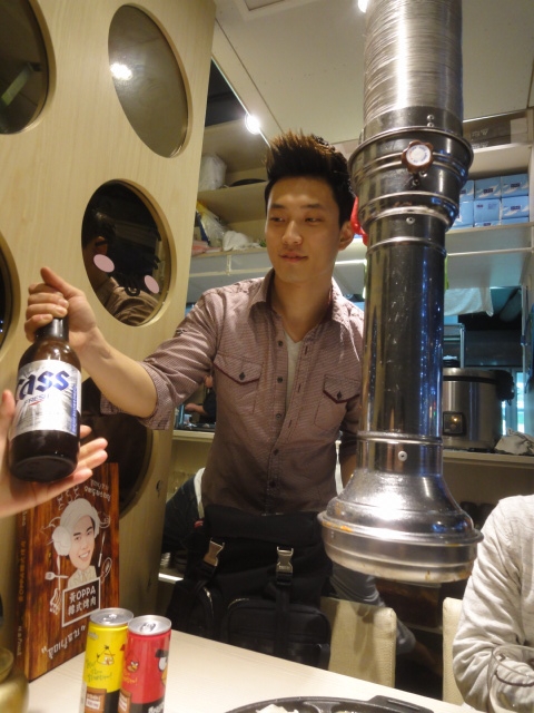 (美食 台北 忠孝敦化站) 黃OPPA韓式烤肉 ~ 韓流來襲! 有韓國花美男"桌邊服務"的烤肉店!