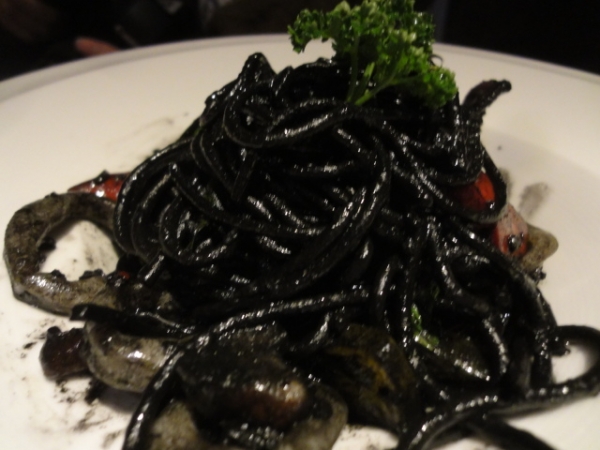 (美食 台北 忠孝敦化站) Eat Eat Pasta (意義) ~ 藝人簡沛恩開的義大利麵店