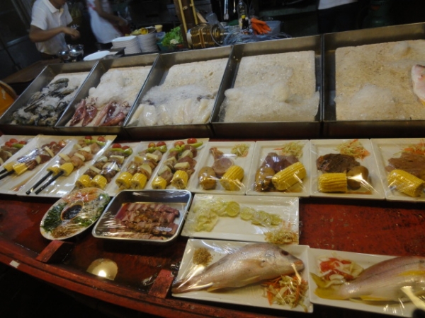 (美食 泰國 沙美島) Silversand Restarant ~ "躺"在沙灘上嗑海鮮