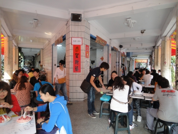 (美食 高雄 西子灣) 海之冰 ~ 史上最大! 20倍巨無霸綜合水果冰!!! 驚驚~