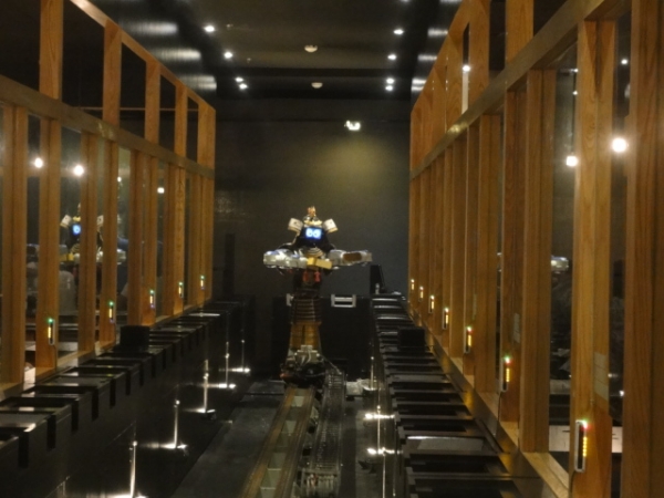 (美食 泰國) HAJIME ROBOT RESTAURANT ~ 驚! 全球首間機器人餐廳!