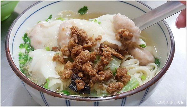 『台中。豐原區』素味魔麵║在地人推薦好吃的素食麵、用餐時間需有耐心等待?緊鄰第一市場好停車!