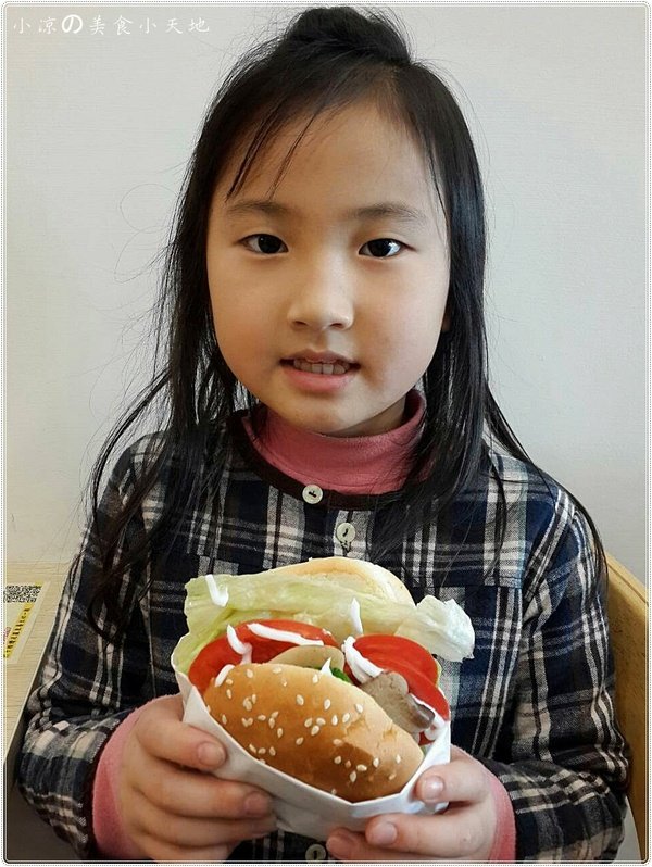 『台中。太平區』晨晞純素生活小舖。獨特美味漢堡連小孩都叫好。蔬食健康新選擇