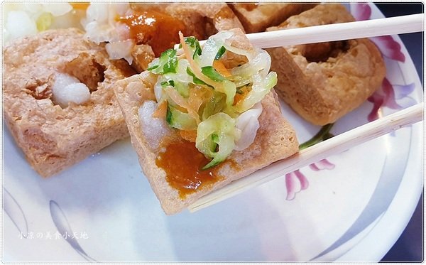 故鄉味臭豆腐║廟口銅板小吃,大骨控、臭豆腐香酥內嫩,加辣超過癮!