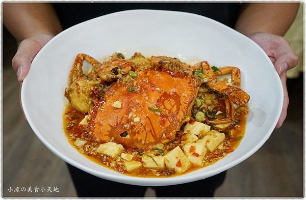 台中海鮮餐廳║嚴選澎湖新鮮漁貨,現撈活蟹、獨創麻婆豆腐悶蟹,功夫菜、海鮮熱炒一網打盡 ! (合菜、聚餐首選)