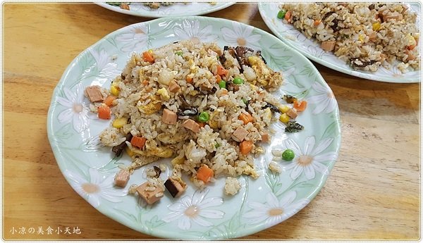 台中豐原 發素食小吃 緊鄰廟東夜市 博愛街素食一條街 你選哪一家 小涼の美食小天地部落格 Fashionguide 華人時尚專業評鑑