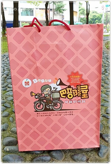 台中中秋伴手禮盒║巴部屋純鮮奶手工脆餅、烏魚子月餅甜來自大海的美味、蛋黃酥蛋香濃郁,今年送禮就是它!