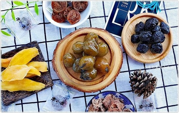 台中大里║水里樑記梅舖,上百種休閒食品、梅子、果乾、果醋、豆干好吃涮嘴,家家必備可口的小零食!