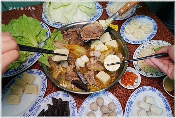 帝勇薑母鴨名間店║在地人冬令進補首選,採用紅面鴨公料好實在肉大塊、湯頭溫潤香甜,晚餐宵夜都適合聚餐(可外帶)