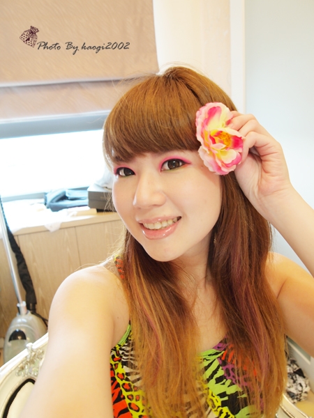 【來化妝】在眼皮上開個螢光搖滾派對吧♥