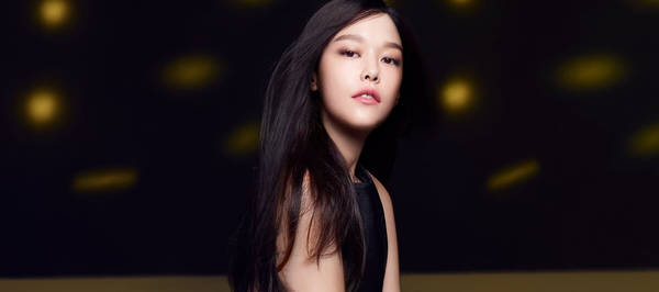 shu uemura植村秀_天生光圈鑽石光粉底液_人物圖11.png