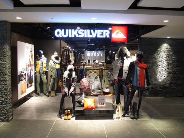 QUIKSILVER ROXY展新店 HAPPY NEW YEAR!2015新年快樂!