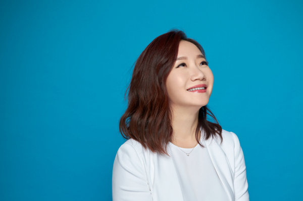 正能量雙女力 蘭蔻說:「年齡不是限制,女人就該#愈活愈年輕。」