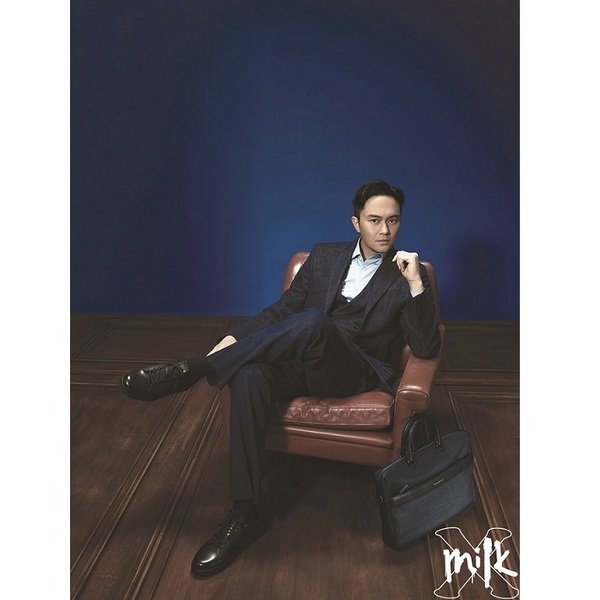 張智霖穿著Ermenegildo Zegna 2016秋冬系列拍攝 MilkX 八月刊封面故事