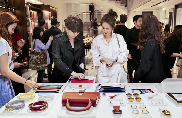BURBERRY 於首爾歡慶發表最新 DK88 包款系列