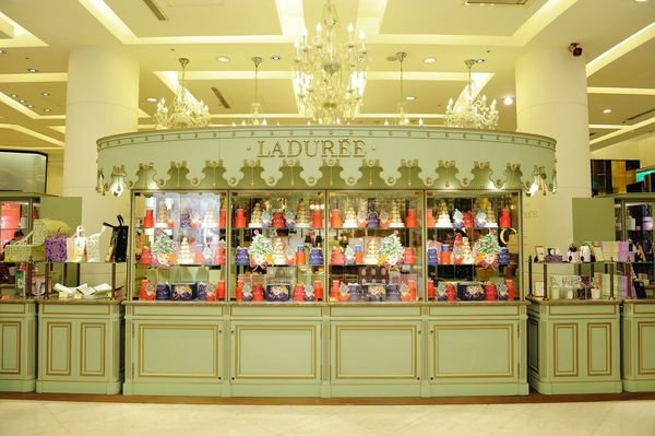 laduree法国百年甜点品牌在台首庆圣诞 微风广场时尚总监孙芸芸至现场