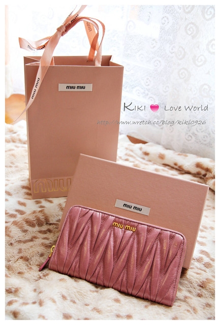 【開箱文】Miu Miu♥抓皺牛皮Matelasse’ Lux拉鍊長夾(粉藕)