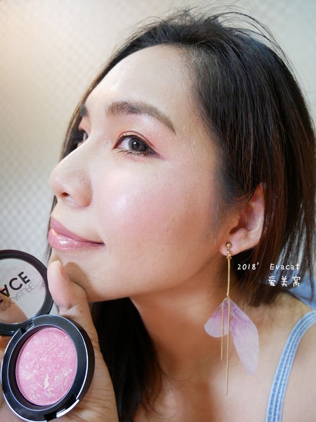 *彩妆*一抹光泽自然红润focallure-大理石纹烘培腮红