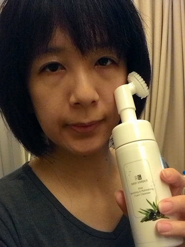 Roof Garden 潔顏慕斯 。零負擔植萃美顏。附有刷頭輕鬆洗臉!!