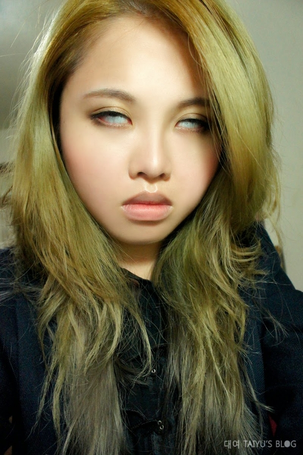 遇到靠北的同事瞬间就翻了白眼给他.