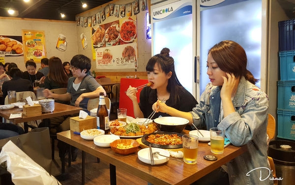 韓國 ▍誤入的美味 ♥Thunder炸雞 썬더치킨(東大門)♥ 韓國人愛的啤酒屋,好吃的炸雞