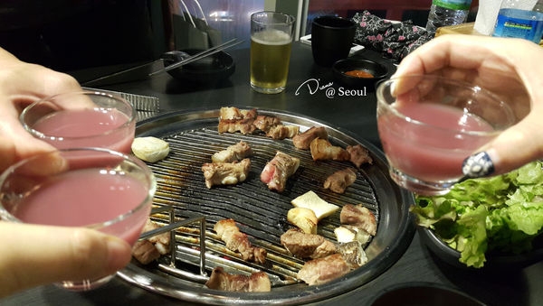 韓國 ▍RM迷必朝聖 ♥ 哈哈 401烤肉 明洞店 ♥ 店員態度差環境不乾淨,非常不推